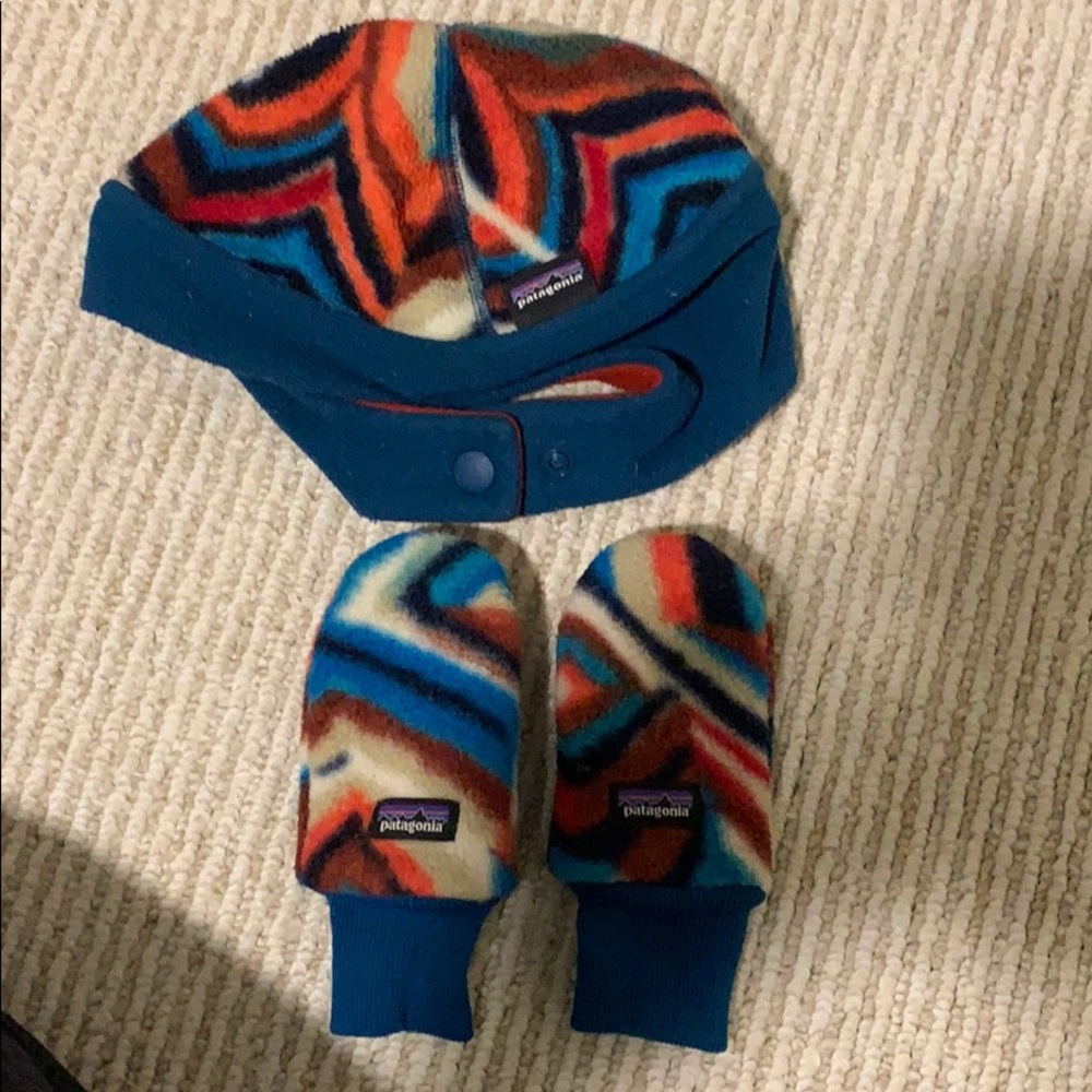 Patagonia Baby Synchilla® Fleece hat and mittens